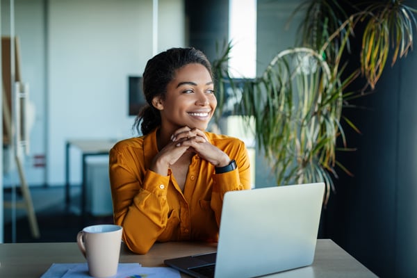 Happy_worker_in_office Happy_worker_in_office
